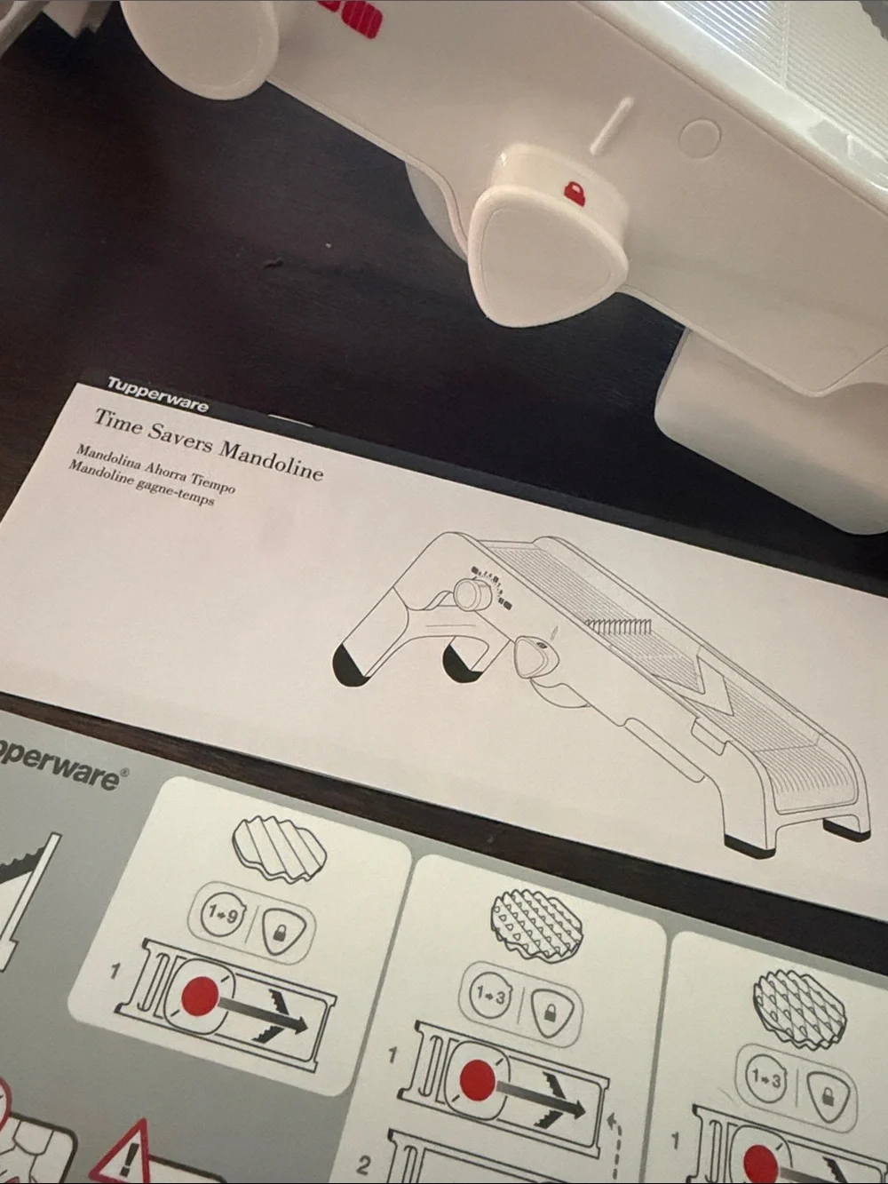 Tupperware White Adjustable Kitchen Mandoline Slicer*no hand held guide*